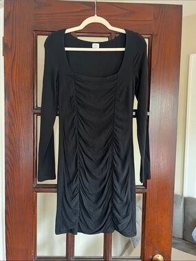 Wilfred Aritzia - Classic Black Long-Sleeve Ruched Dress